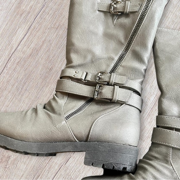 🟢5/$25  Dream pairs Gray Boots 4 - Picture 7 of 16